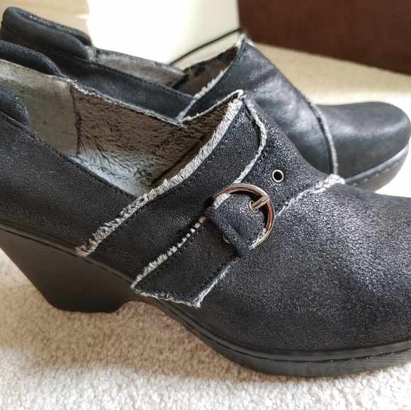 Smart looking Wedge shoes - Picture 2 of 6